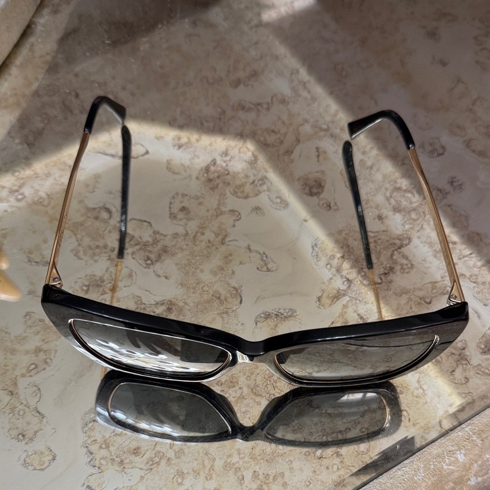 Diff Eyewear Cat-Eye Sunglasses in Black and Gold polarized Becky-IV polarizes - Picture 5 of 13